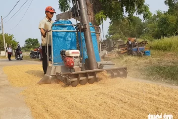 Máy hốt lúa của anh thợ cơ khí ‘nhà quê’